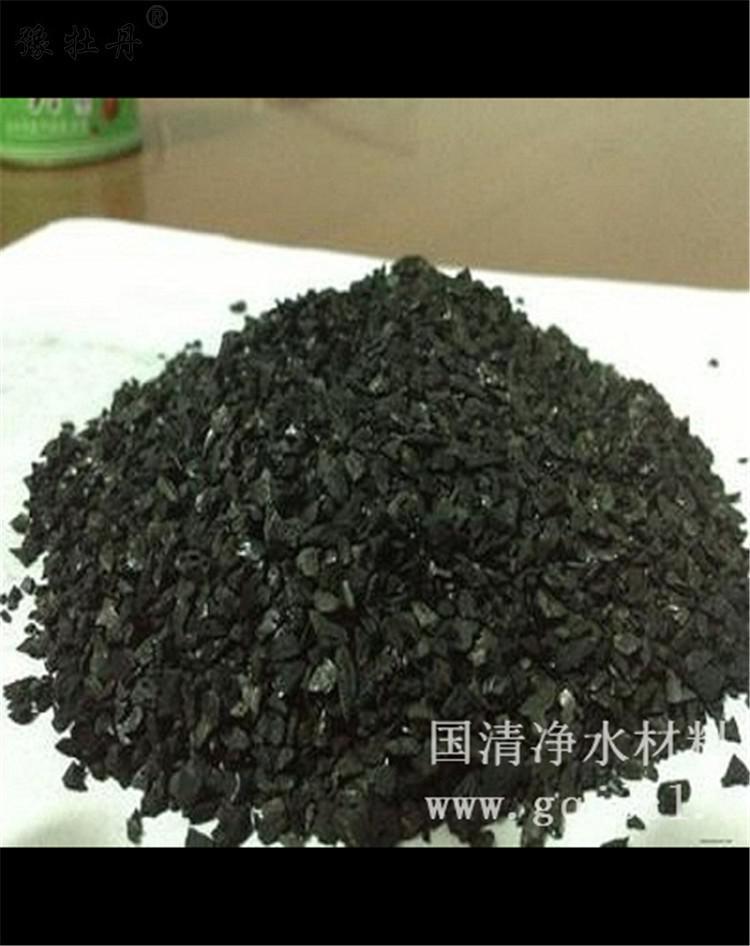 以其发达的孔隙结构